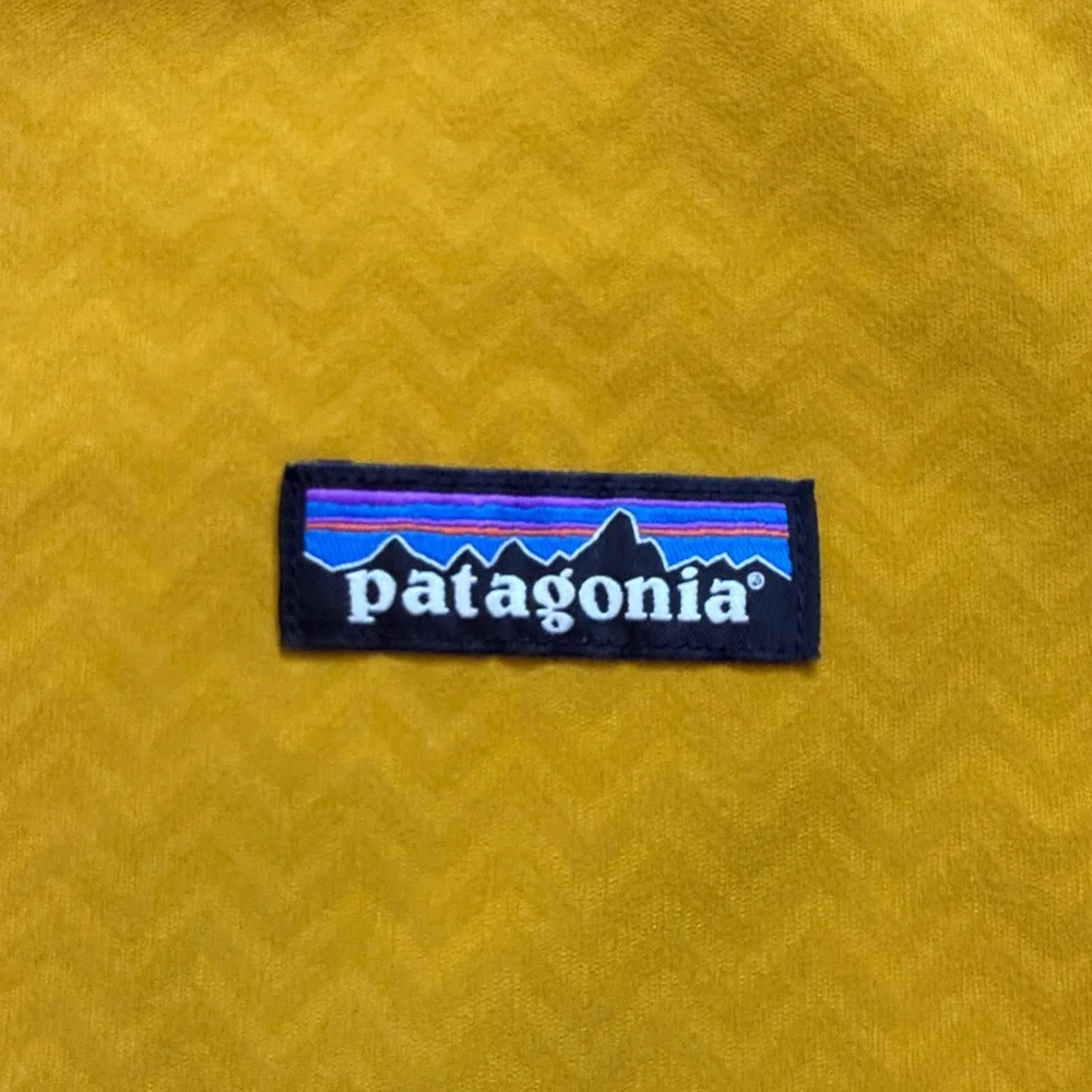 Patagonia R1 CrossStrata Women’ Fleece Jacket - Picture 3 of 8